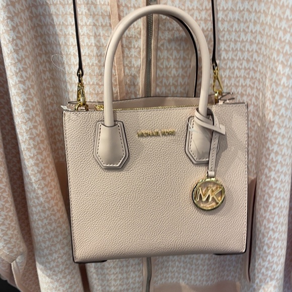 Michael Kors Mercer Medium Pebbled Leather Crossbody Bag - Picture 4 of 16